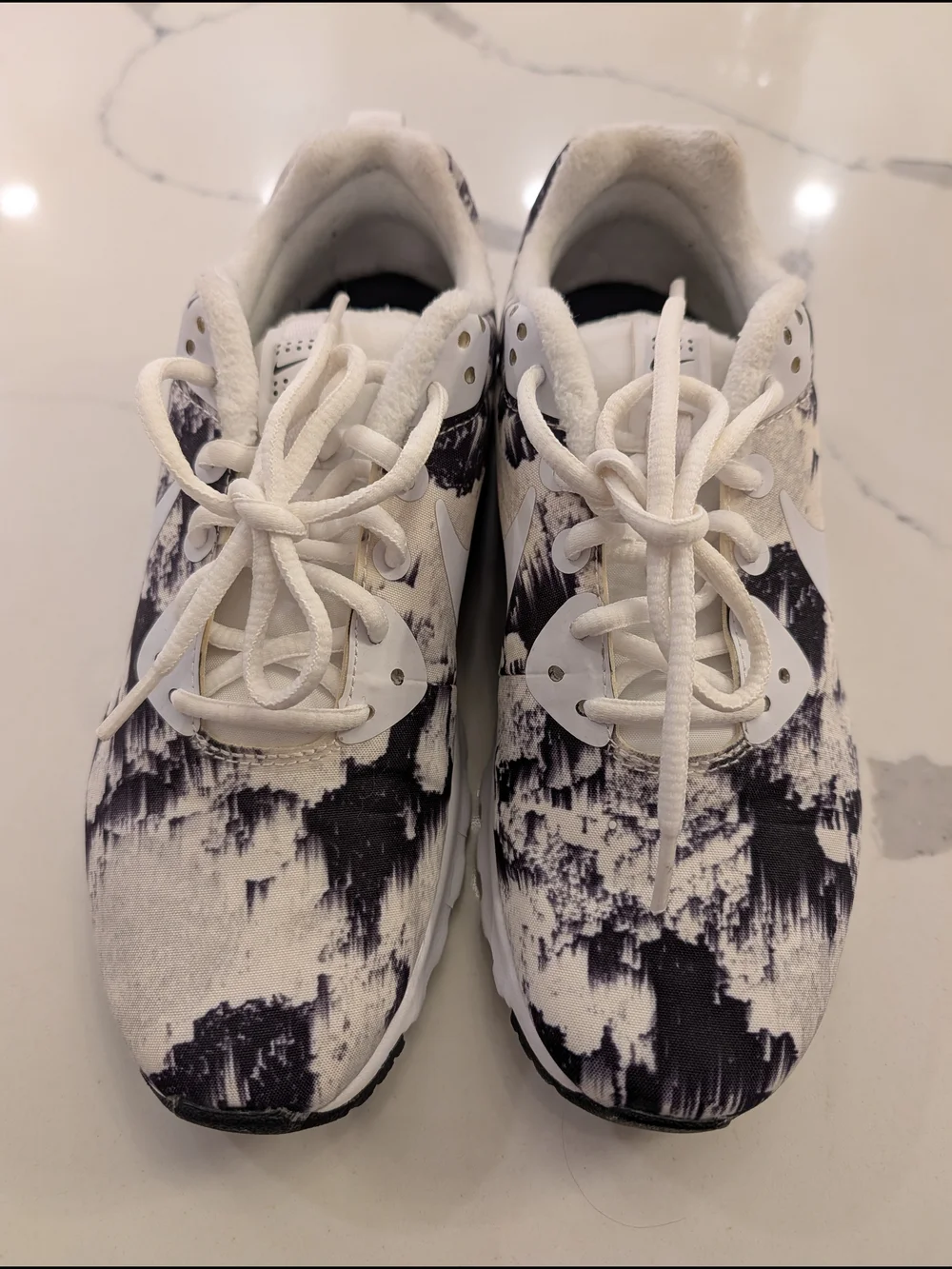 Nike Air White and Black Printed Sneakers Size 8